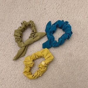 Lululemon Uplifting Scrunchies
